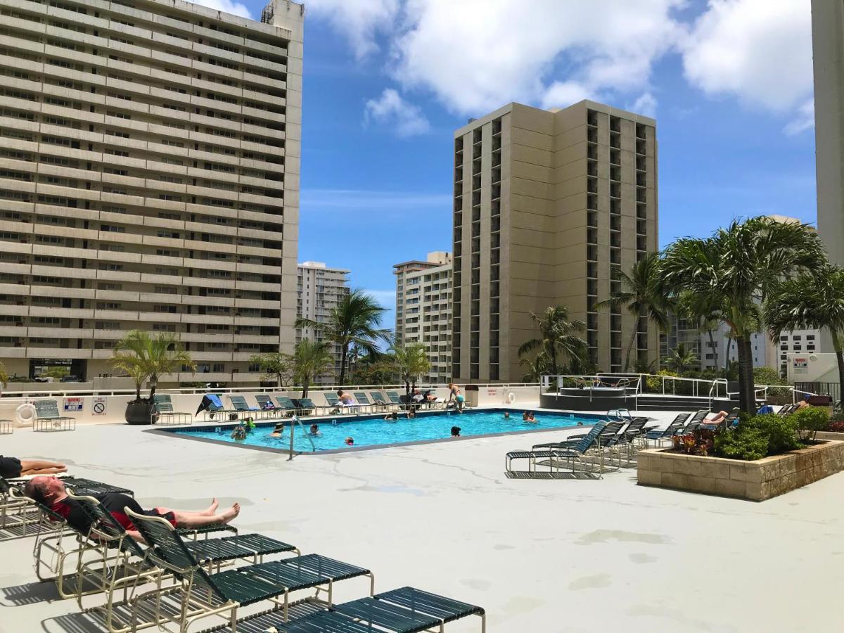 Beautiful 1Br, Steps To Waikiki Beach And Parking Хонолулу Екстериор снимка