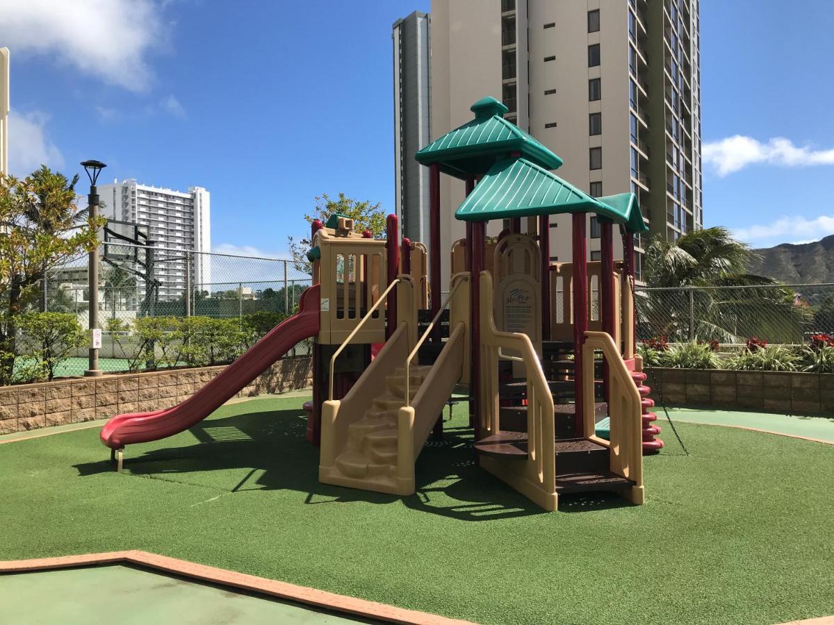 Beautiful 1Br, Steps To Waikiki Beach And Parking Хонолулу Екстериор снимка