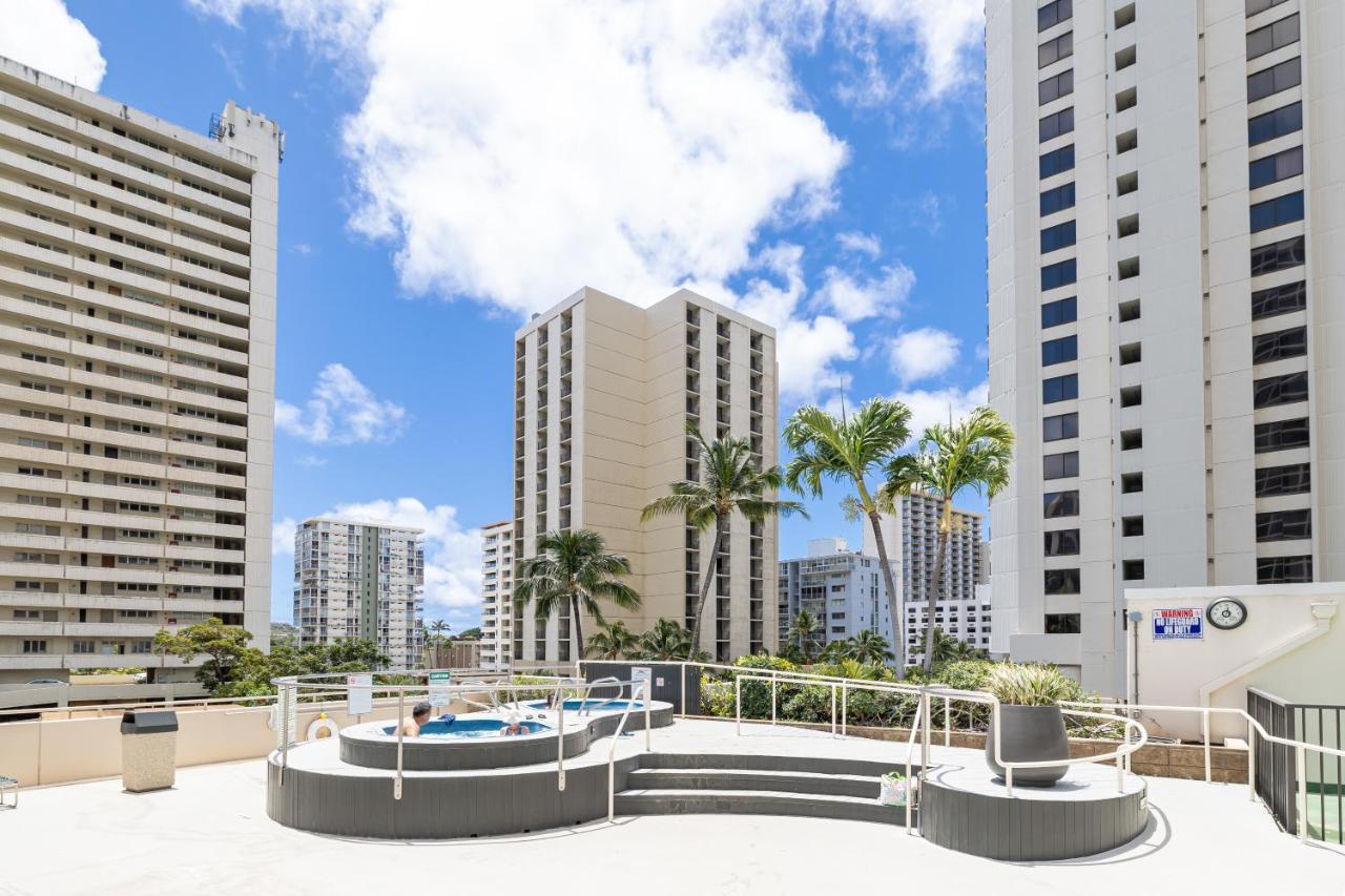 Beautiful 1Br, Steps To Waikiki Beach And Parking Хонолулу Екстериор снимка