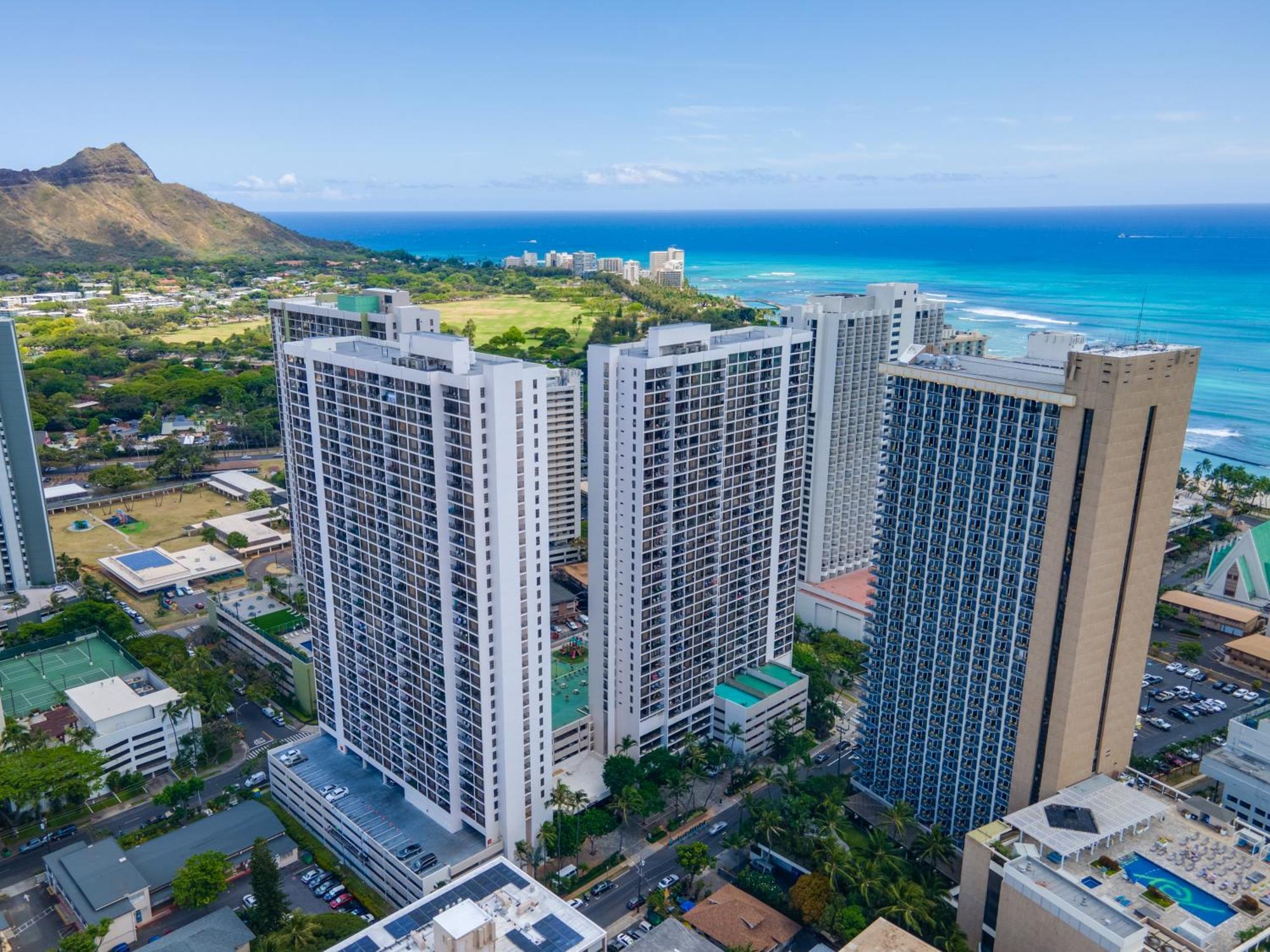 Beautiful 1Br, Steps To Waikiki Beach And Parking Хонолулу Екстериор снимка