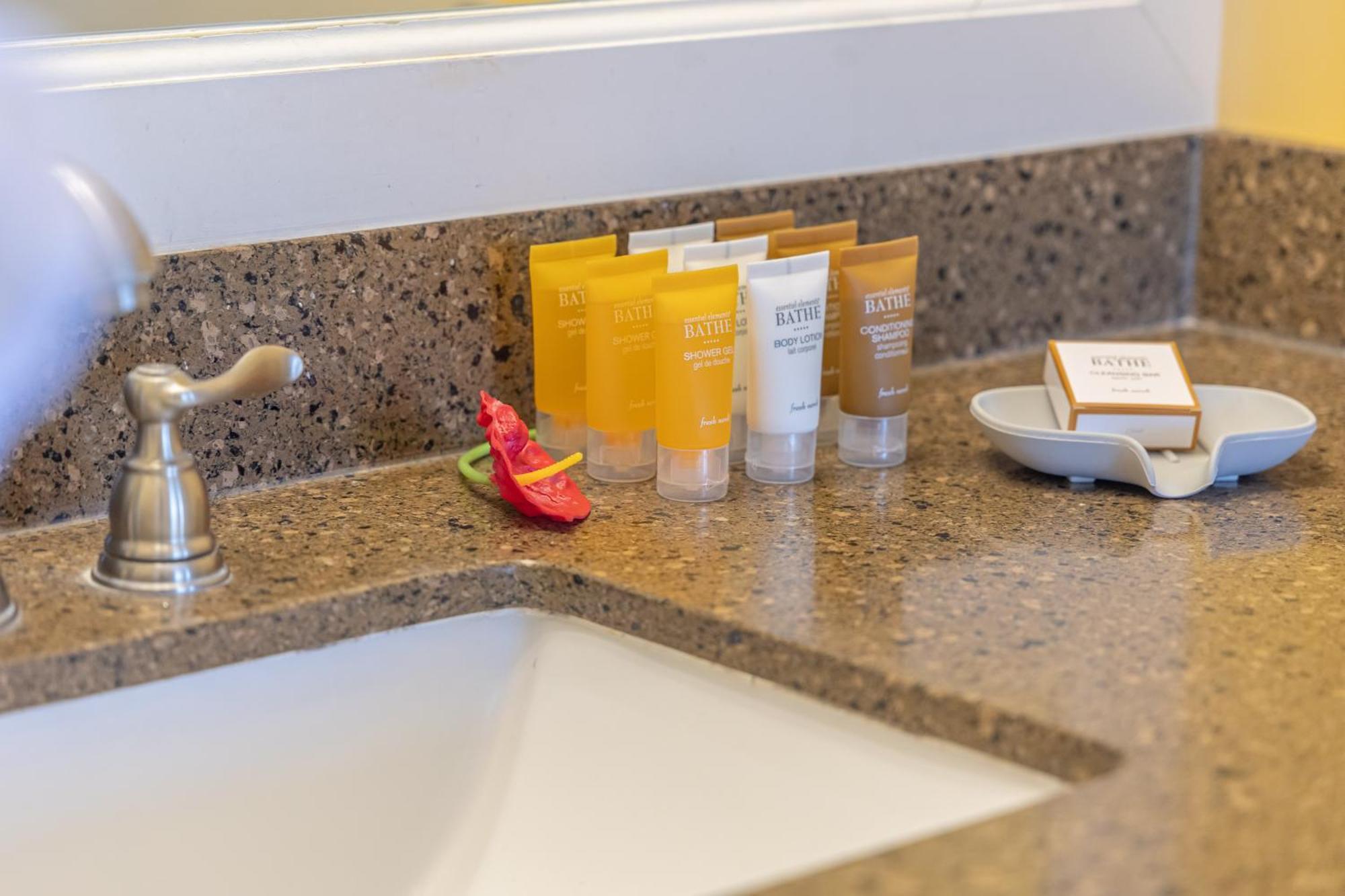 Beautiful 1Br, Steps To Waikiki Beach And Parking Хонолулу Екстериор снимка