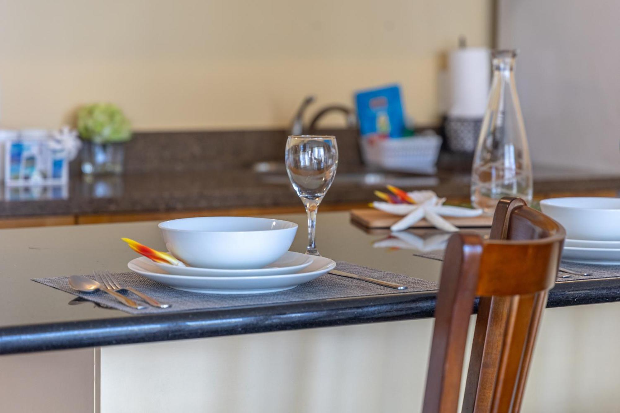 Beautiful 1Br, Steps To Waikiki Beach And Parking Хонолулу Екстериор снимка