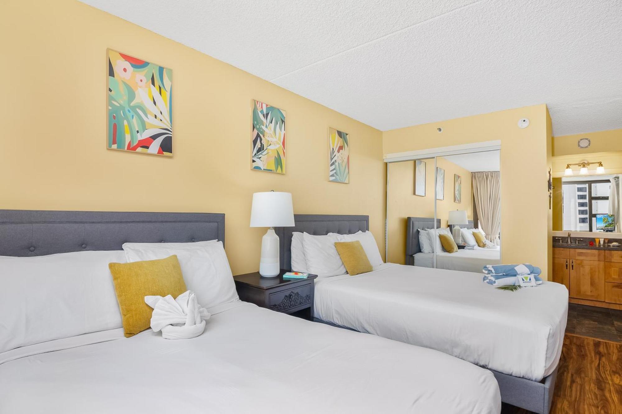Beautiful 1Br, Steps To Waikiki Beach And Parking Хонолулу Екстериор снимка