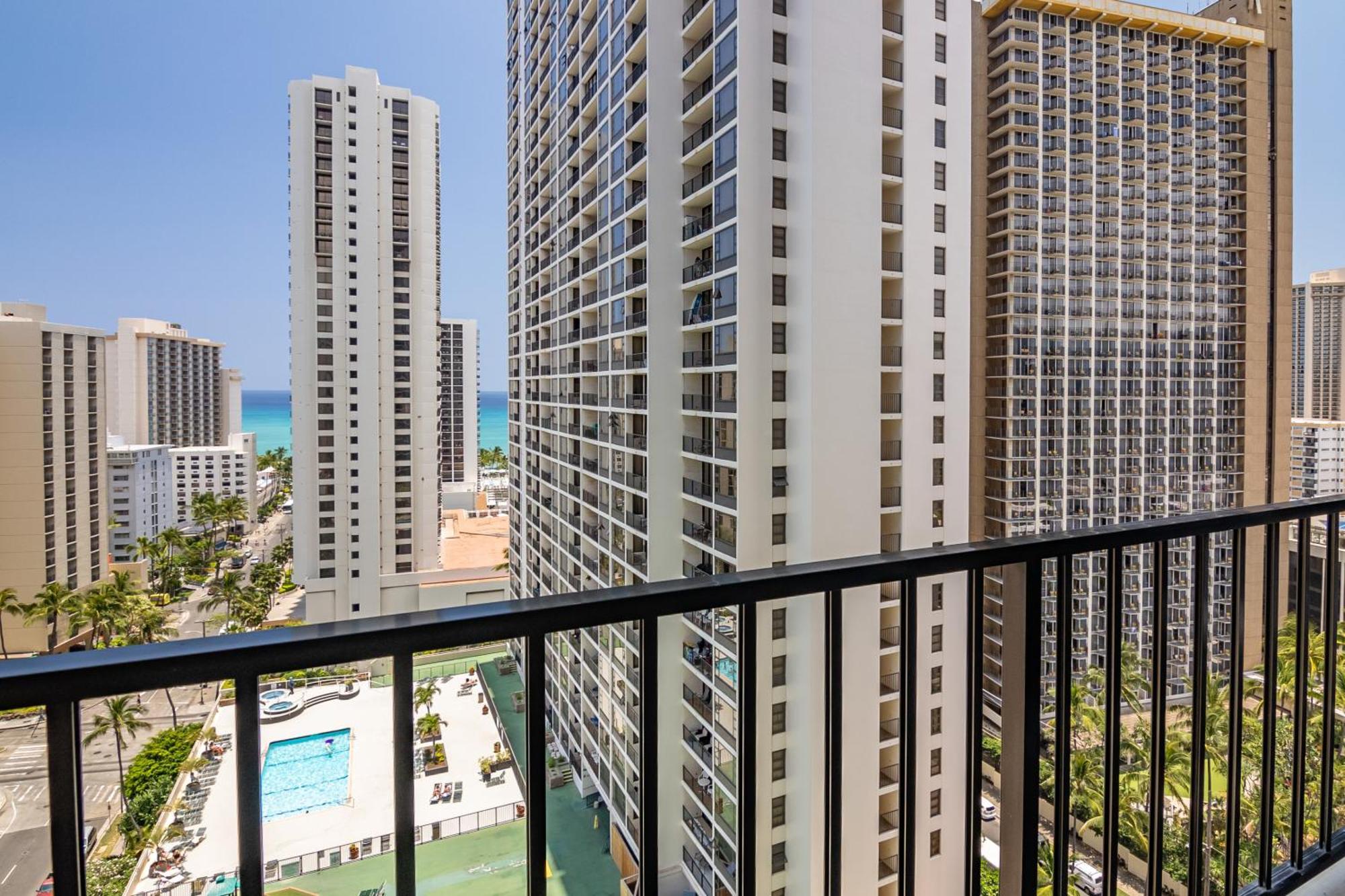 Beautiful 1Br, Steps To Waikiki Beach And Parking Хонолулу Екстериор снимка