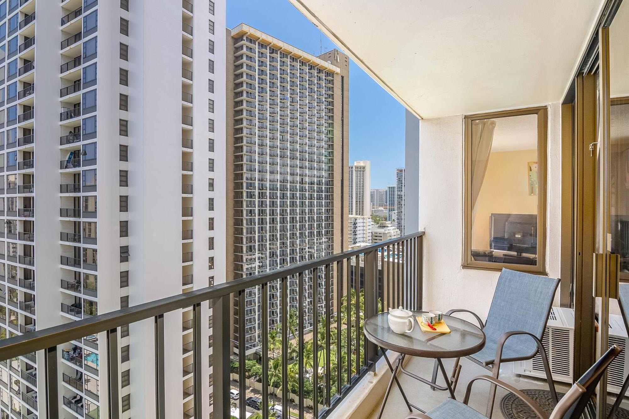 Beautiful 1Br, Steps To Waikiki Beach And Parking Хонолулу Екстериор снимка