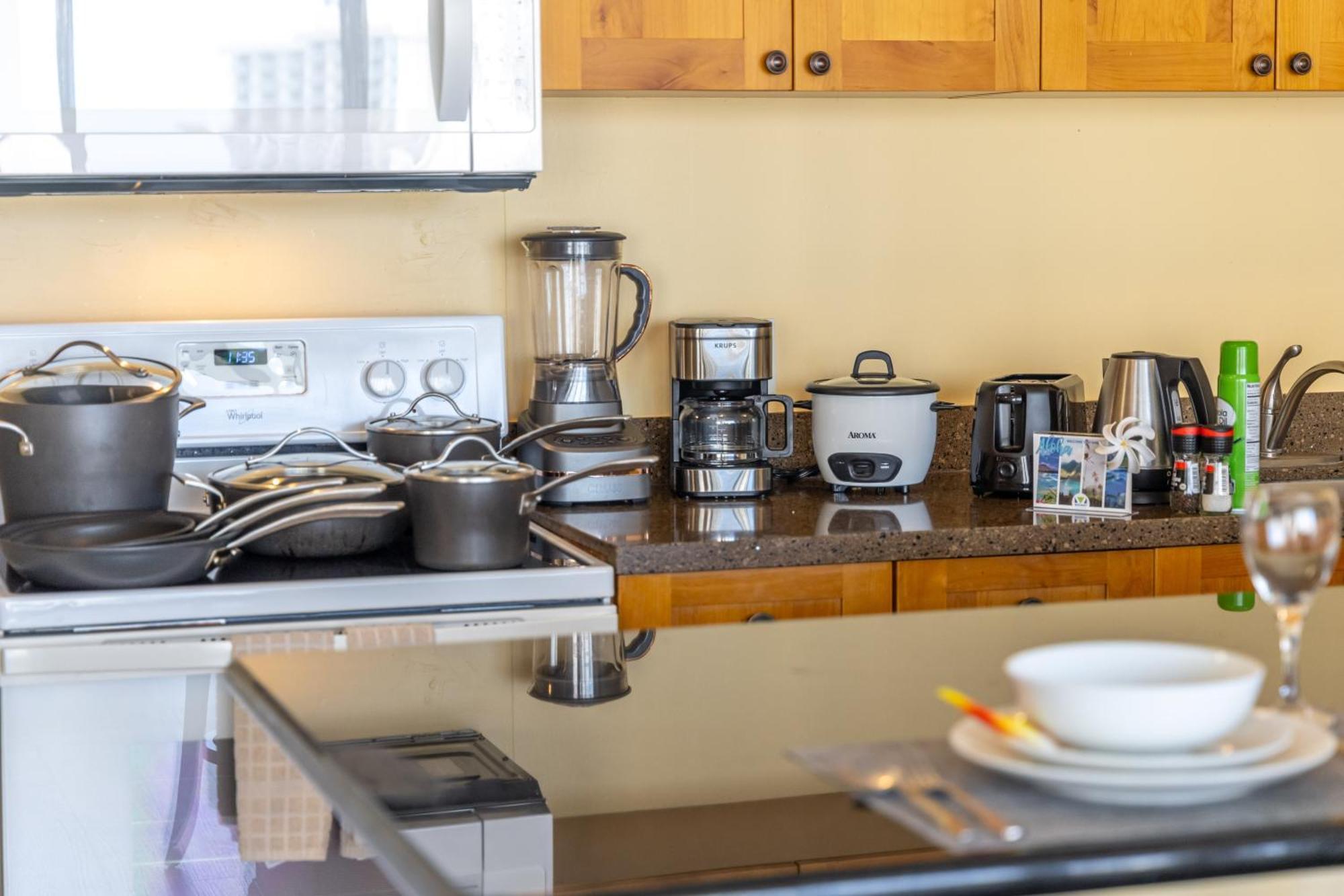Beautiful 1Br, Steps To Waikiki Beach And Parking Хонолулу Екстериор снимка