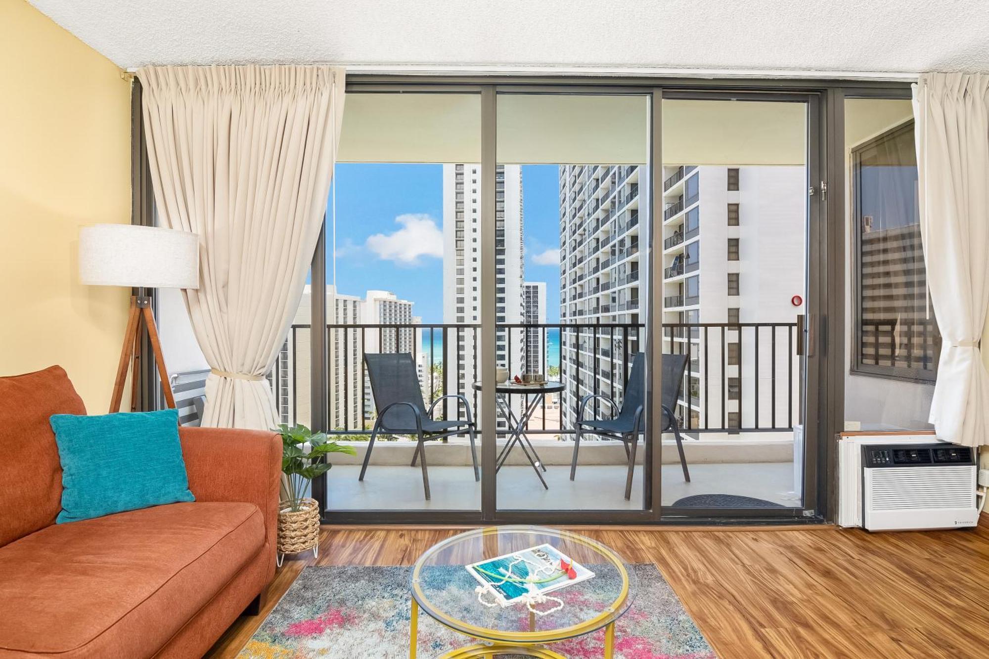 Beautiful 1Br, Steps To Waikiki Beach And Parking Хонолулу Екстериор снимка