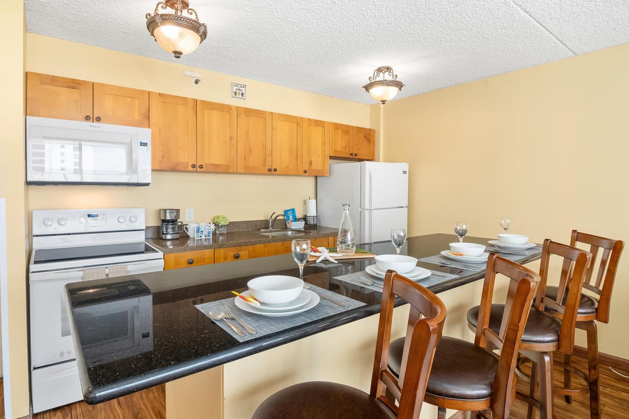 Beautiful 1Br, Steps To Waikiki Beach And Parking Хонолулу Екстериор снимка