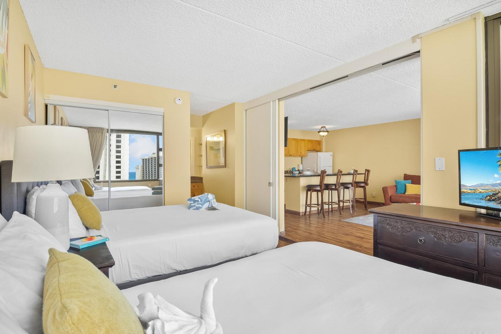 Beautiful 1Br, Steps To Waikiki Beach And Parking Хонолулу Екстериор снимка