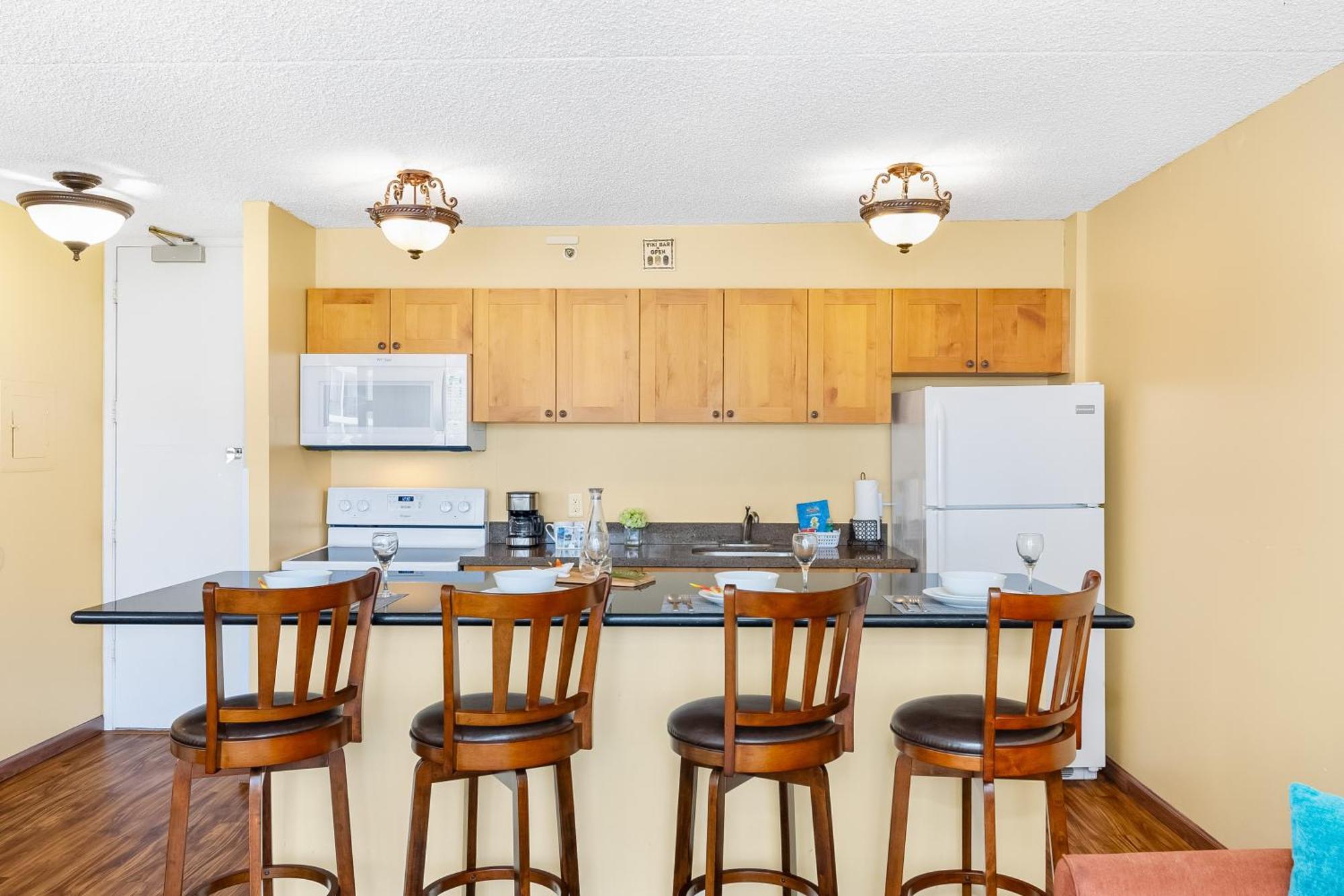 Beautiful 1Br, Steps To Waikiki Beach And Parking Хонолулу Екстериор снимка