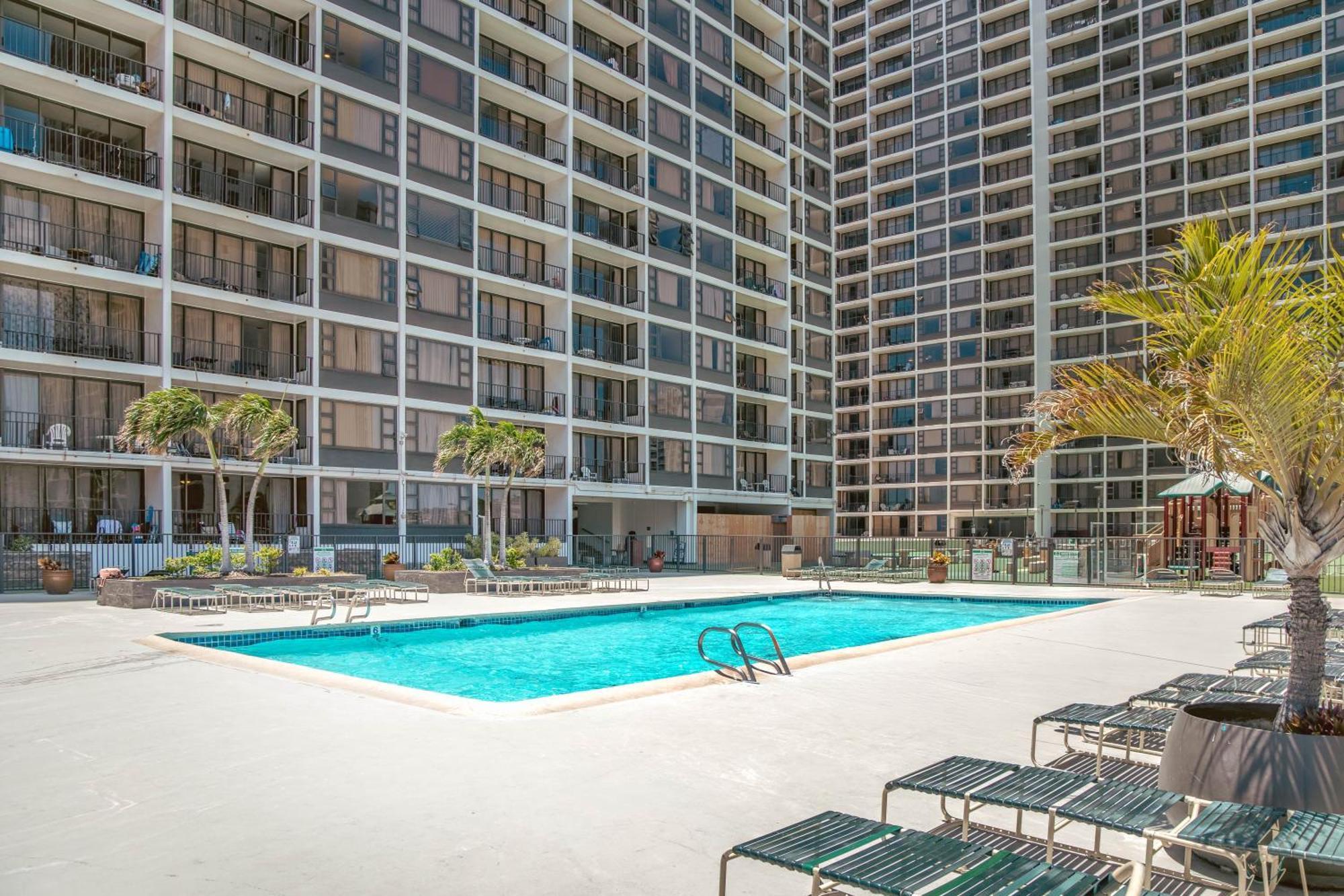 Beautiful 1Br, Steps To Waikiki Beach And Parking Хонолулу Екстериор снимка