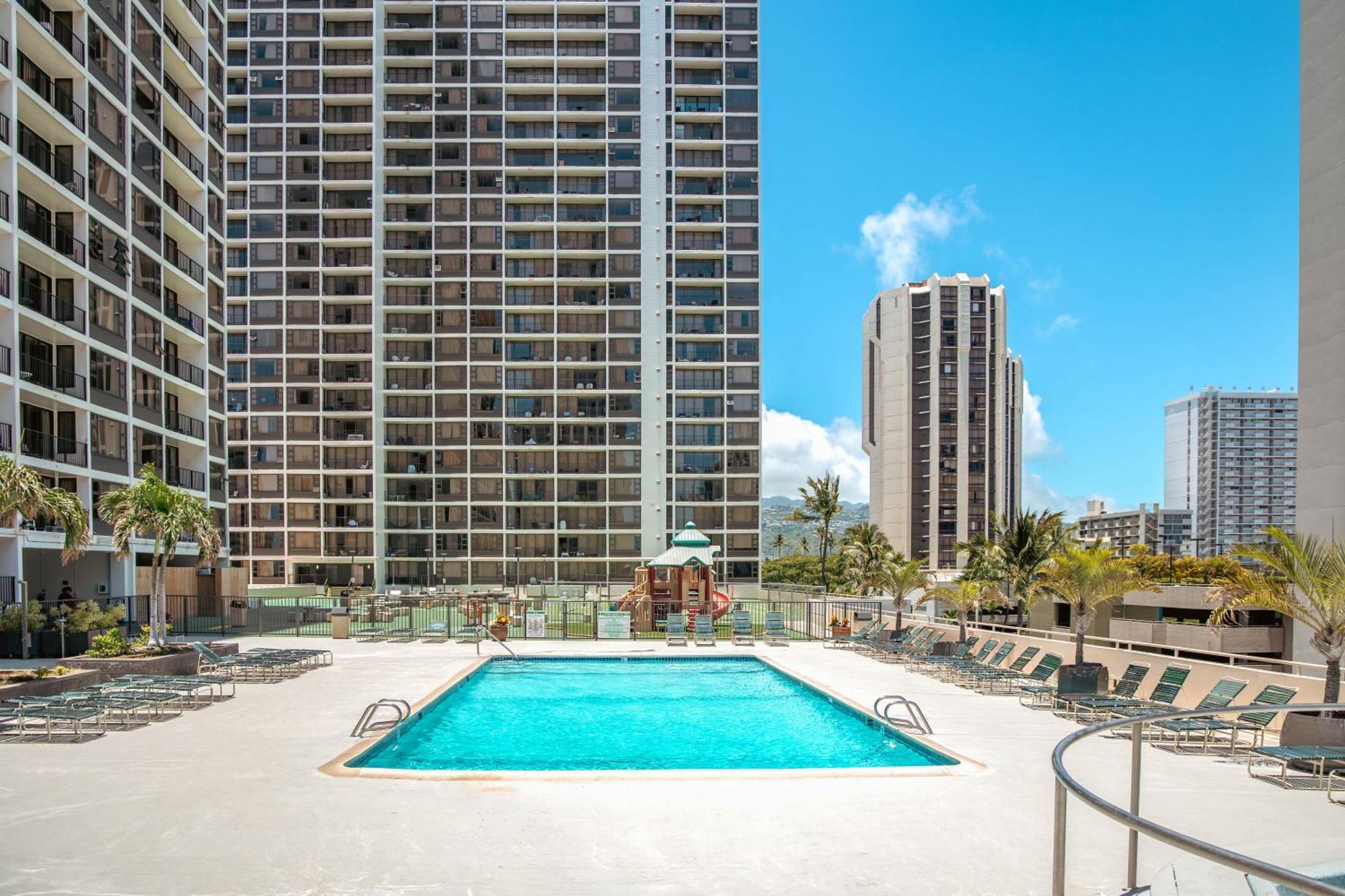 Beautiful 1Br, Steps To Waikiki Beach And Parking Хонолулу Екстериор снимка