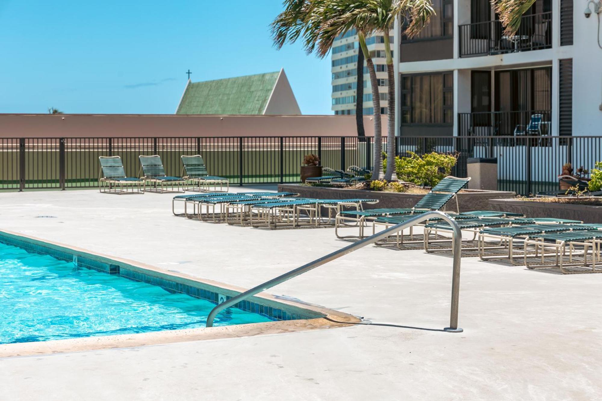 Beautiful 1Br, Steps To Waikiki Beach And Parking Хонолулу Екстериор снимка