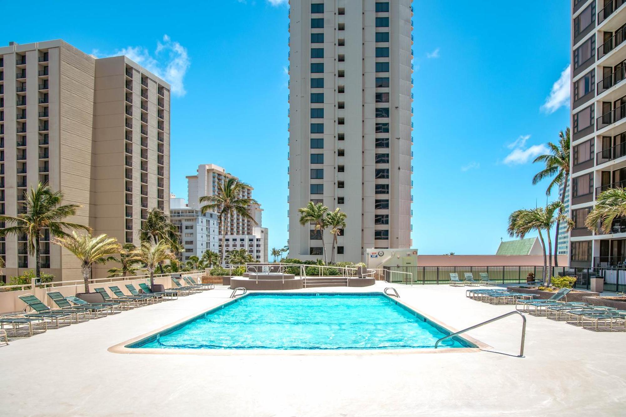 Beautiful 1Br, Steps To Waikiki Beach And Parking Хонолулу Екстериор снимка