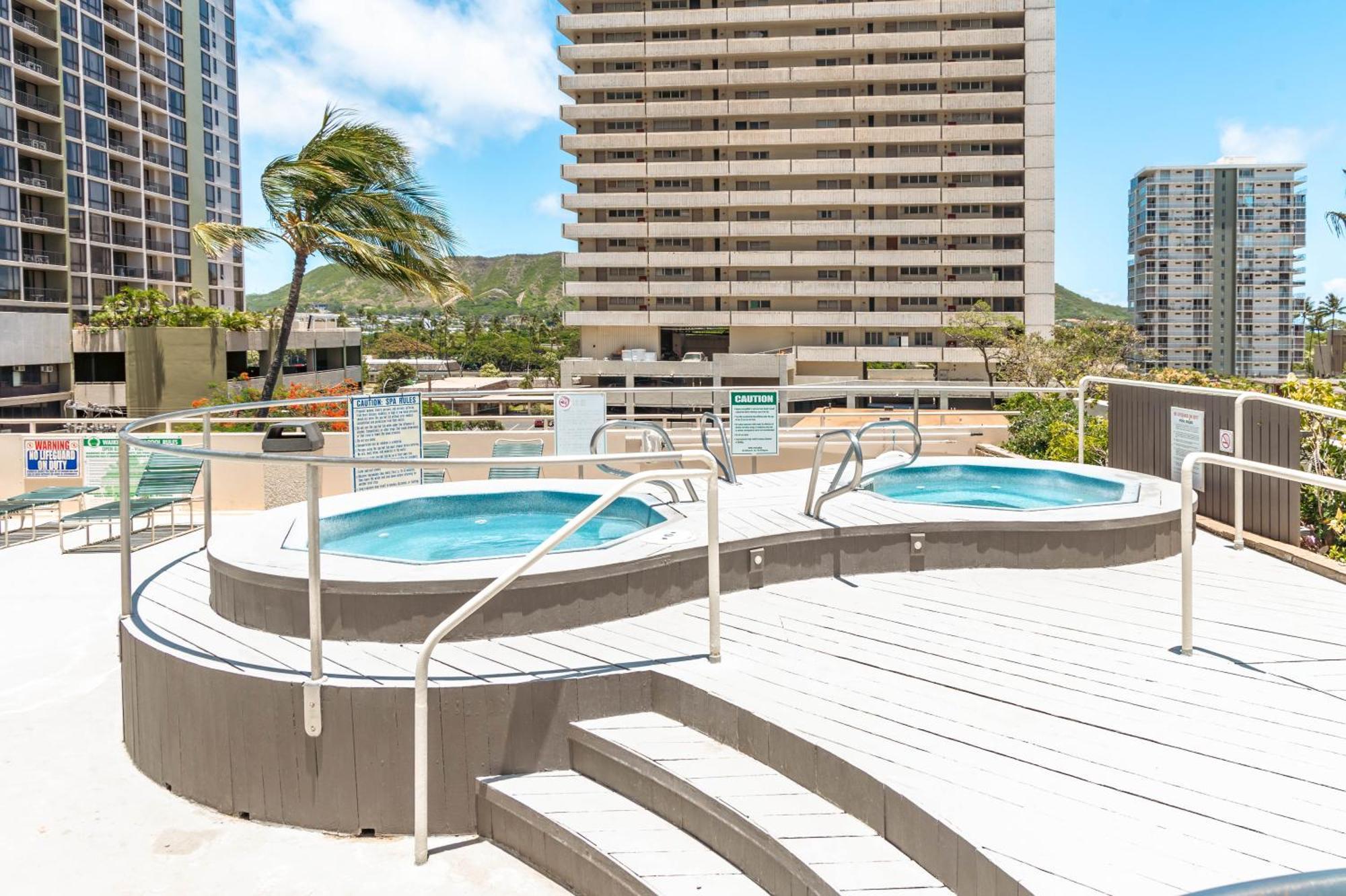 Beautiful 1Br, Steps To Waikiki Beach And Parking Хонолулу Екстериор снимка