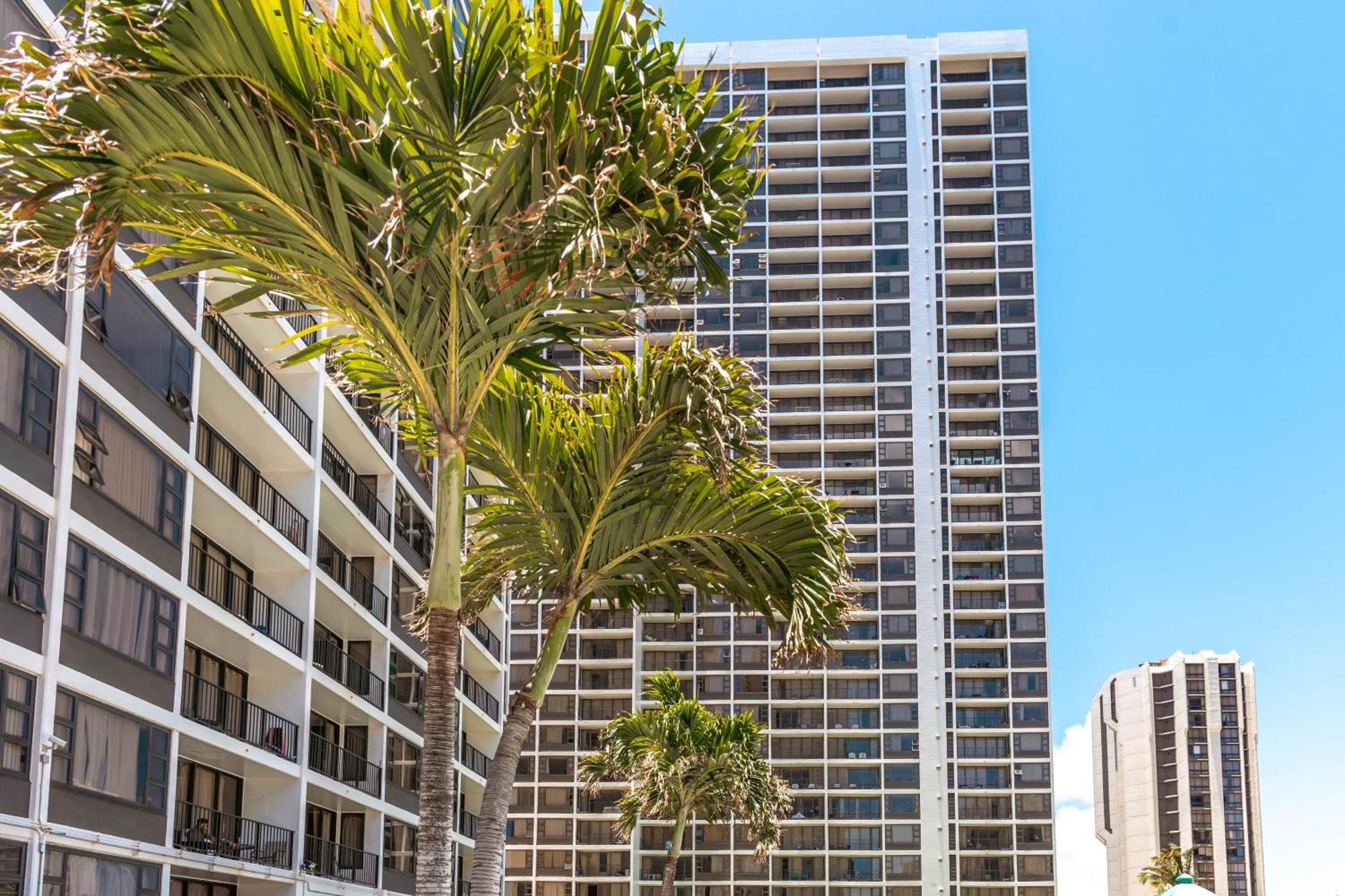 Beautiful 1Br, Steps To Waikiki Beach And Parking Хонолулу Екстериор снимка