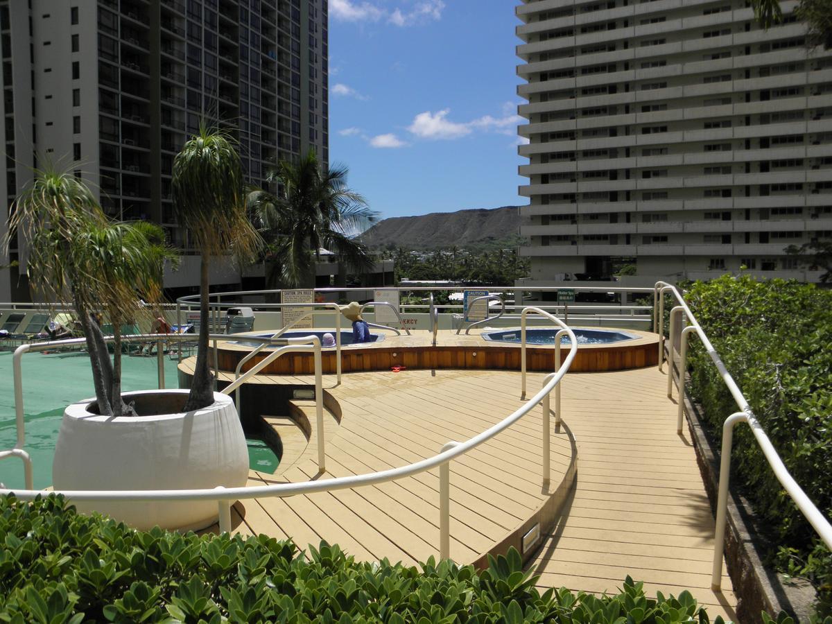Beautiful 1Br, Steps To Waikiki Beach And Parking Хонолулу Екстериор снимка